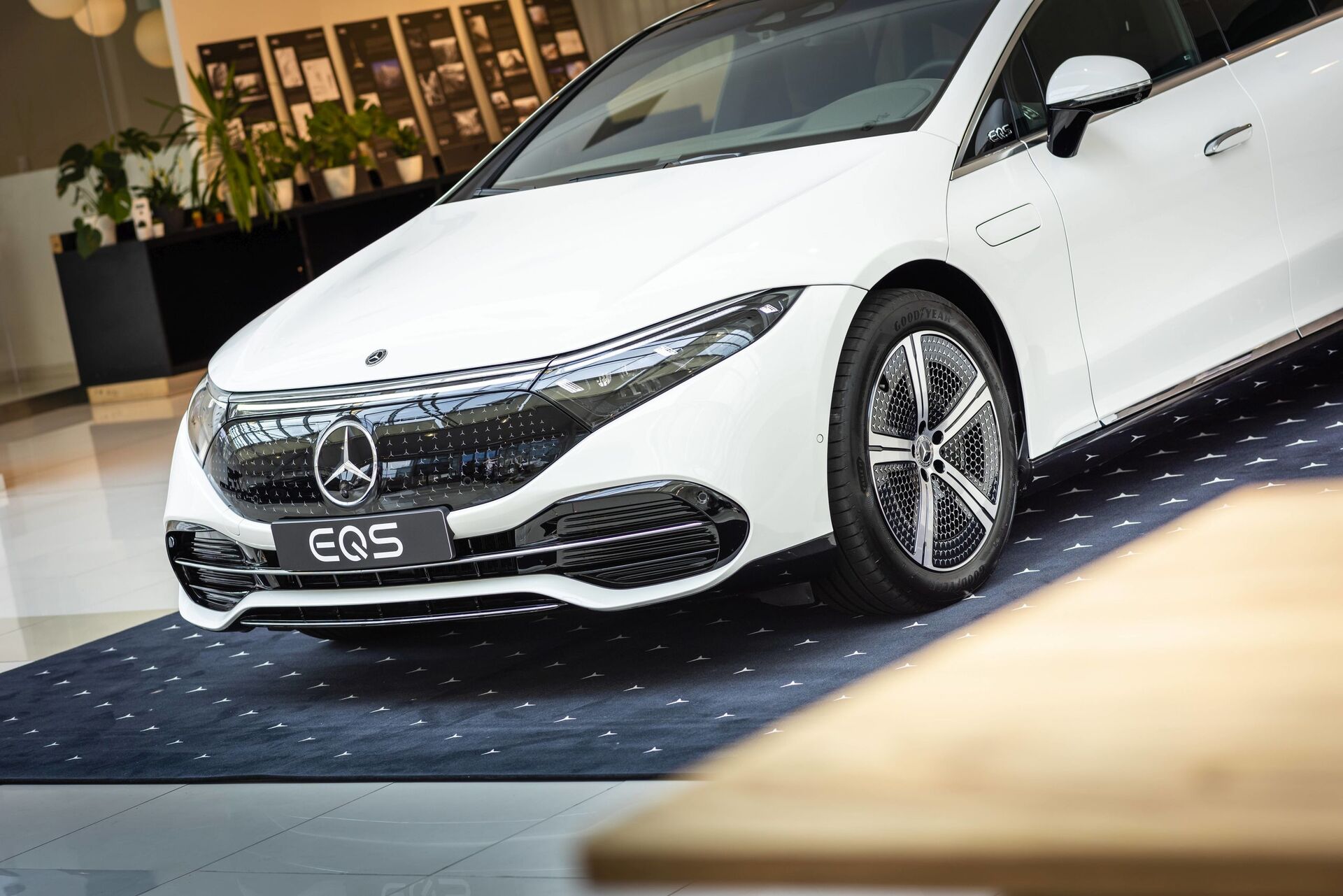 Mercedes-Benz EQS