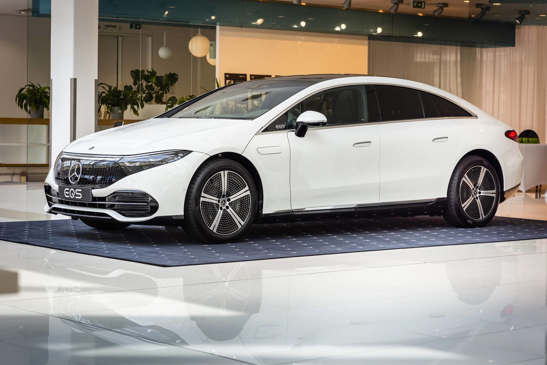 Mercedes-Benz EQS