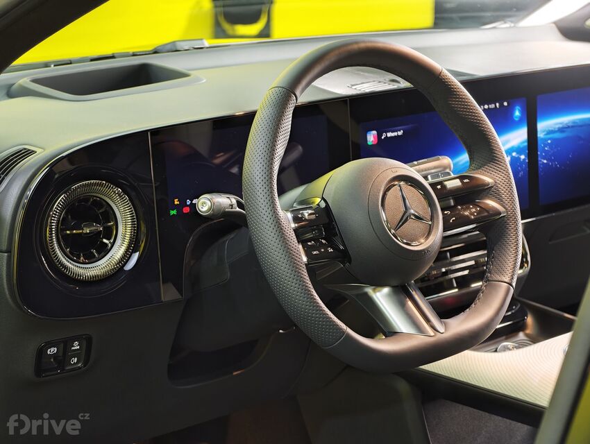 Mercedes-Benz GLA (2026)