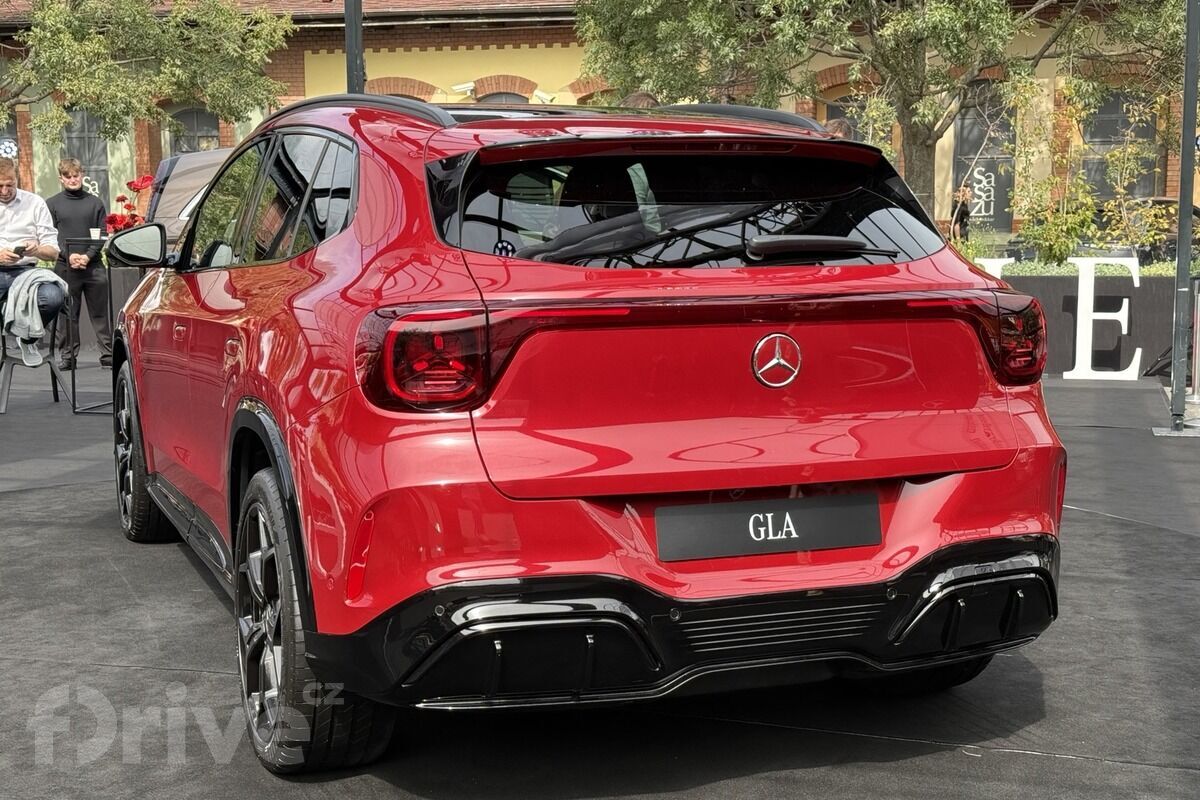 Mercedes Benz GLA (2026)