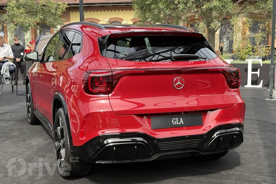 Mercedes Benz GLA (2026)