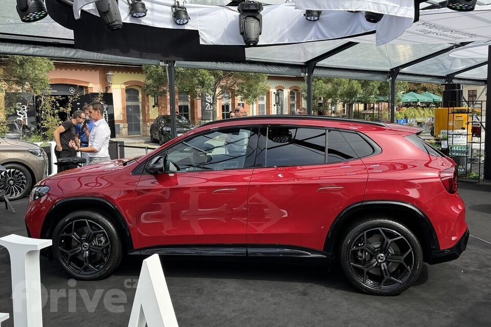 Mercedes Benz GLA (2026)