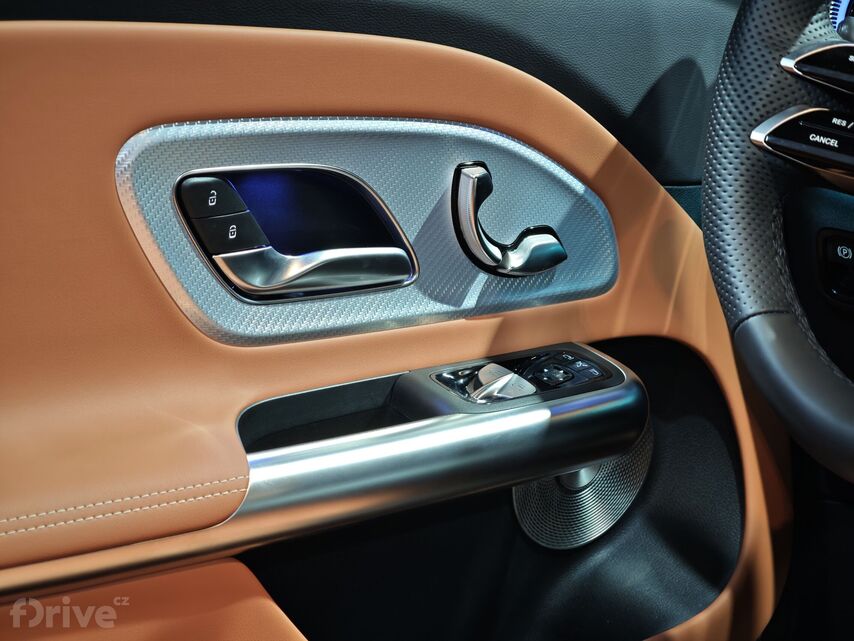 Mercedes-Benz GLB (2025)