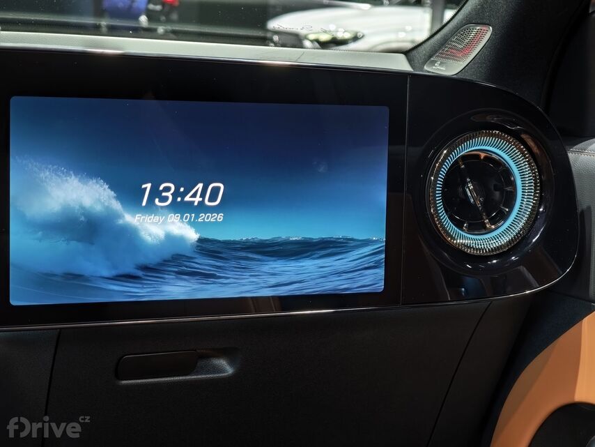 Mercedes-Benz GLB (2025)