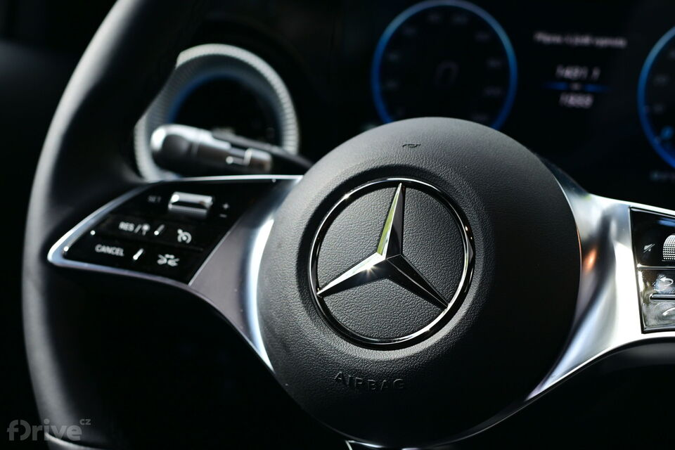 Mercedes-Benz GLB (2025)