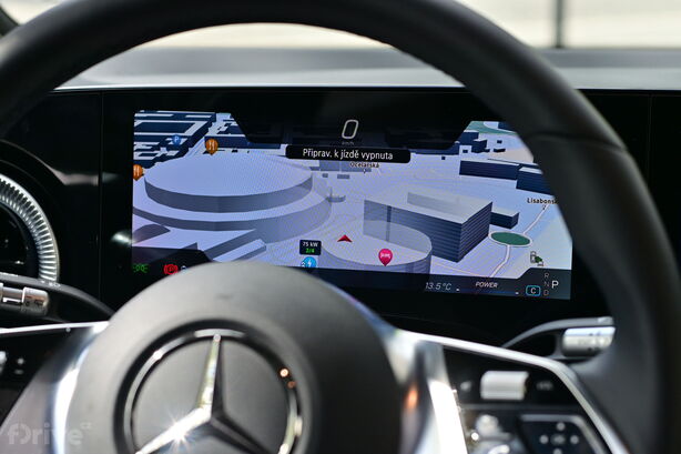 Mercedes-Benz GLB (2025)