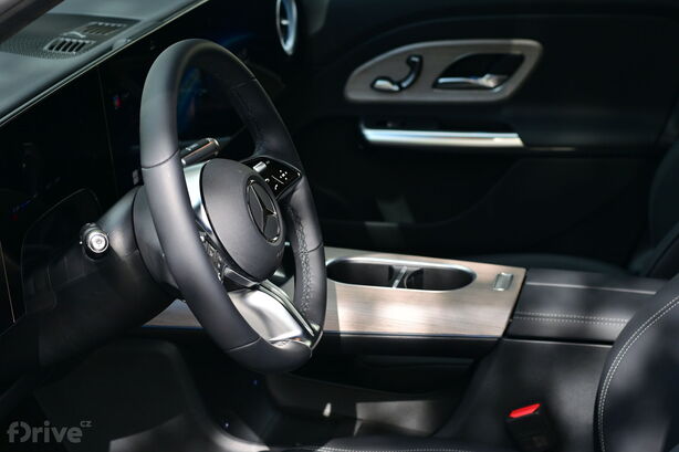 Mercedes-Benz GLB (2025)