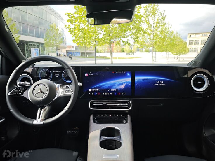 Mercedes-Benz GLB (2025)