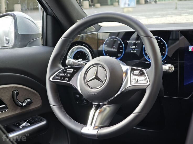 Mercedes-Benz GLB (2025)