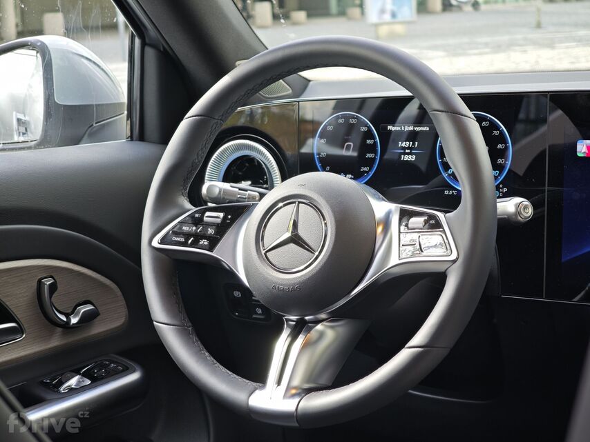 Mercedes-Benz GLB (2025)