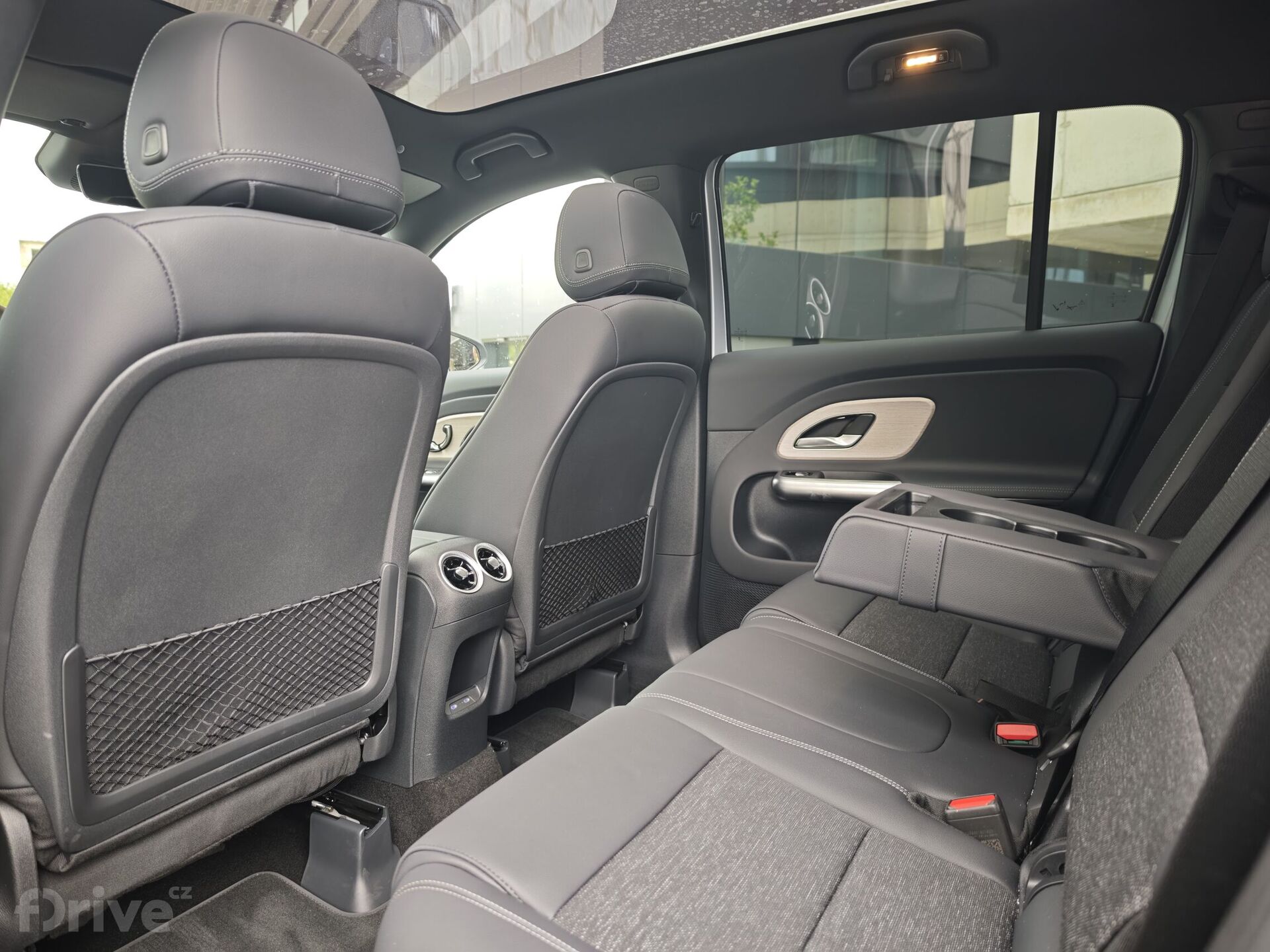 Mercedes-Benz GLB (2025)