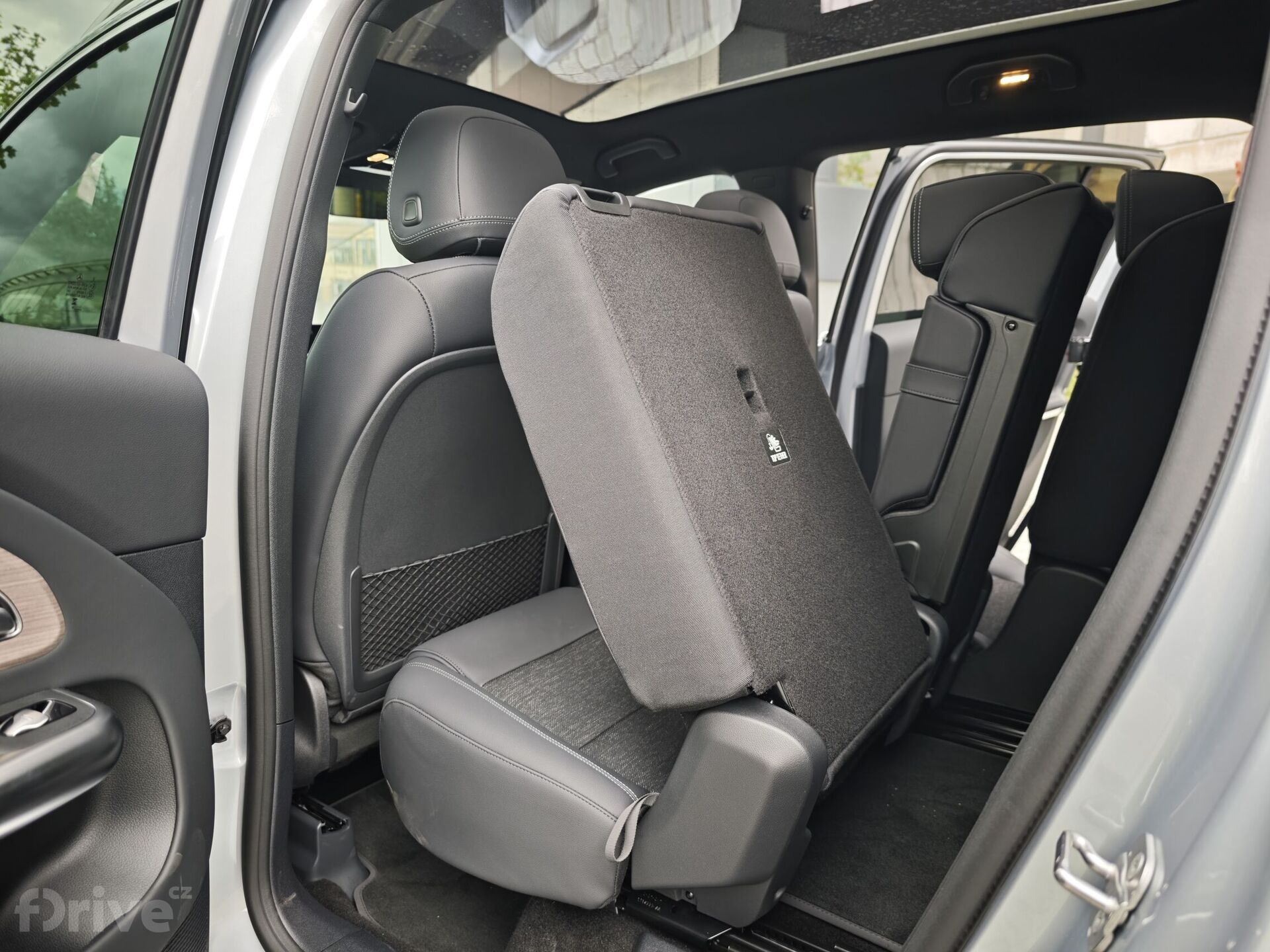 Mercedes-Benz GLB (2025)
