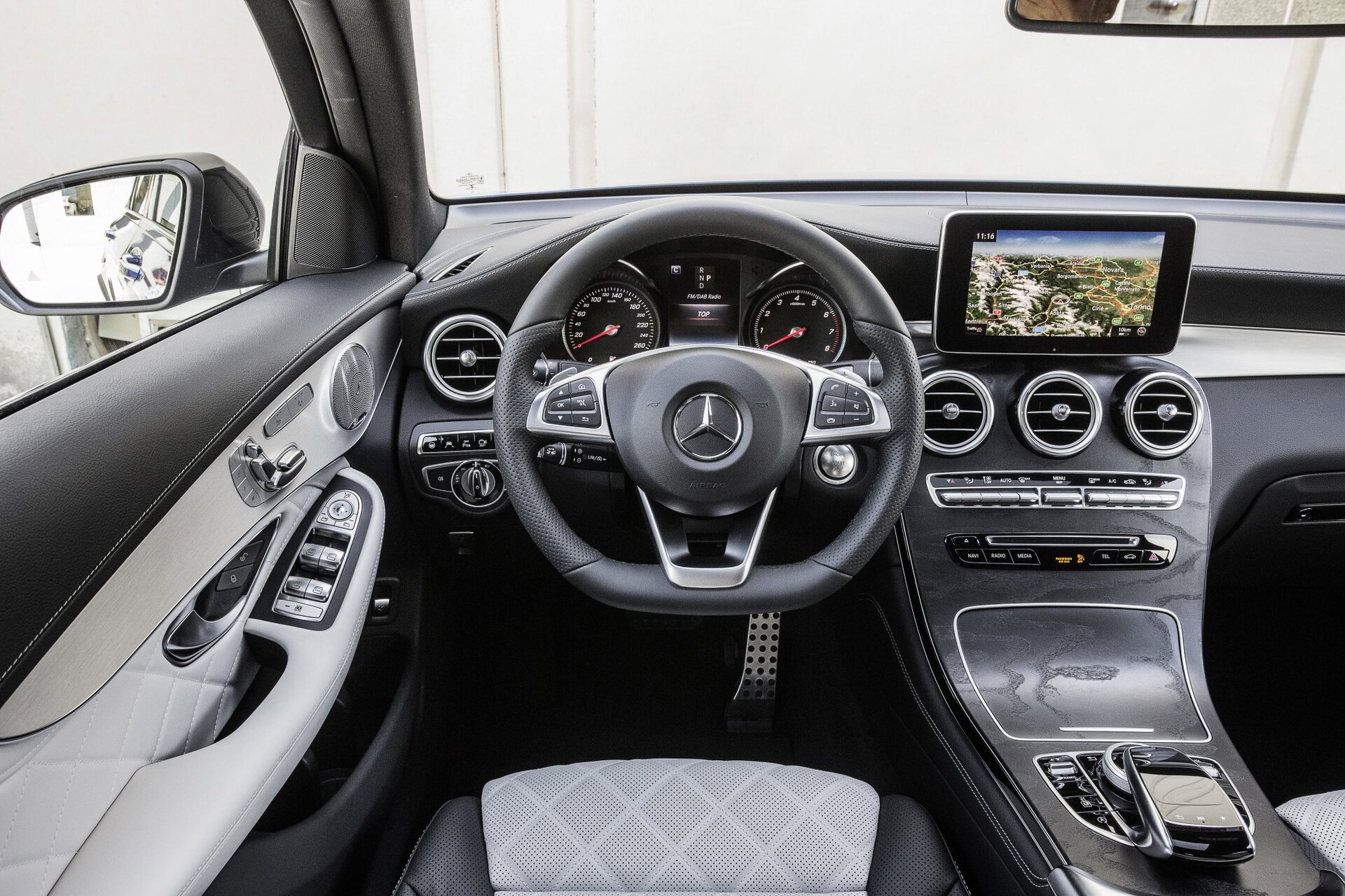 Mercedes-Benz GLC (2016)