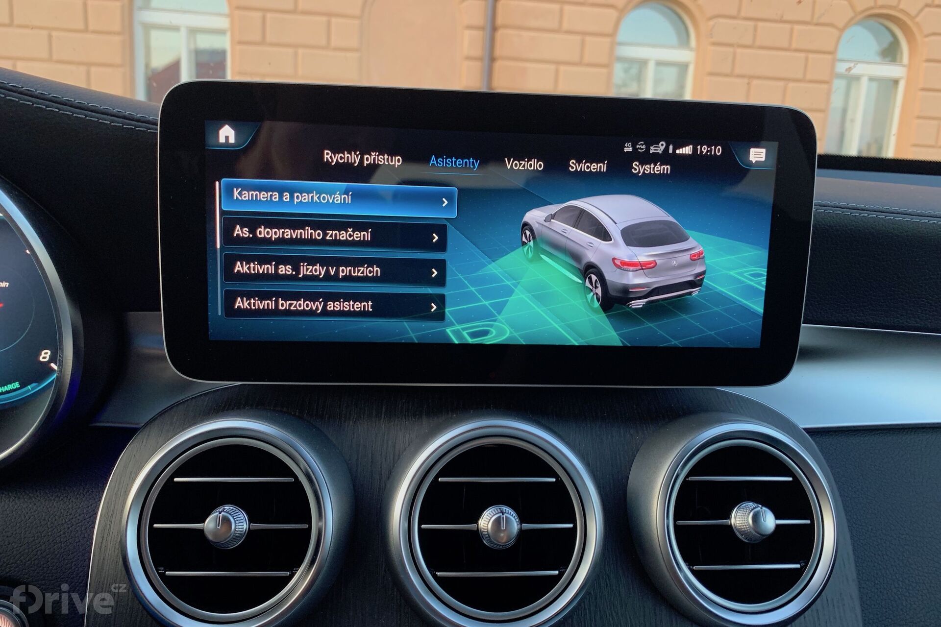 Mercedes-Benz GLC (2019)