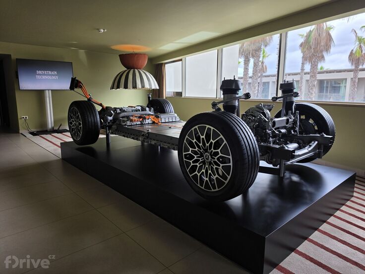 Mercedes-Benz GLC (2025)