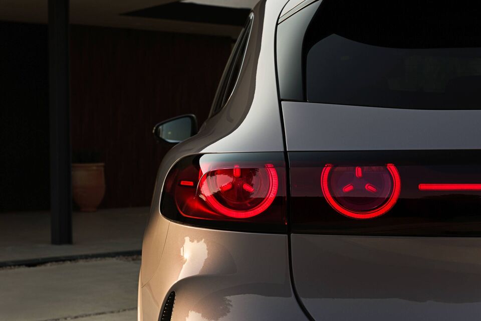 Mercedes-Benz GLC (2025)