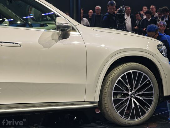 Mercedes-Benz GLC (2025)