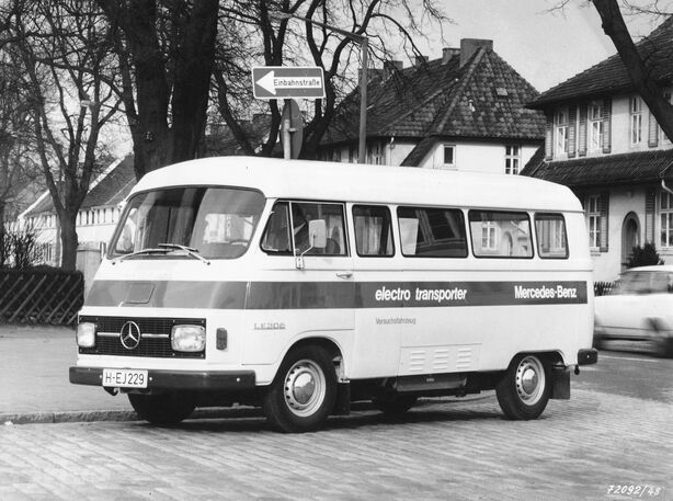 Mercedes-Benz LE 306