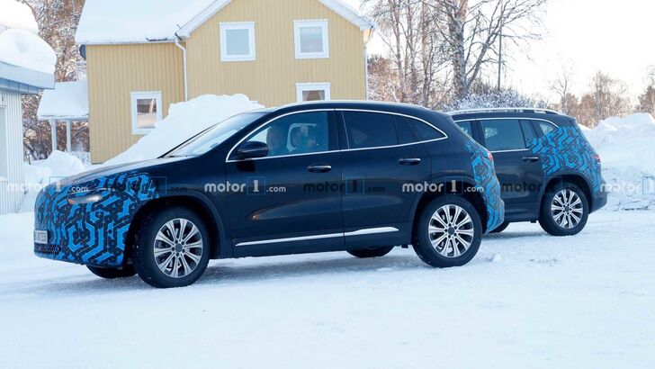 Mercedes EQA a EQB nafocen při testování