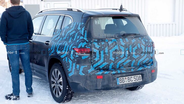 Mercedes EQA a EQB nafocen při testování