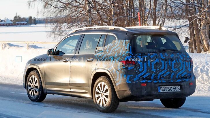 Mercedes EQA a EQB nafocen při testování