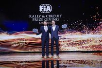 Michal Žďárský a Jakub Nábělek s trofejemi pro mistry světa