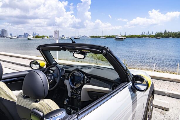 Mini Cooper SE Cabrio