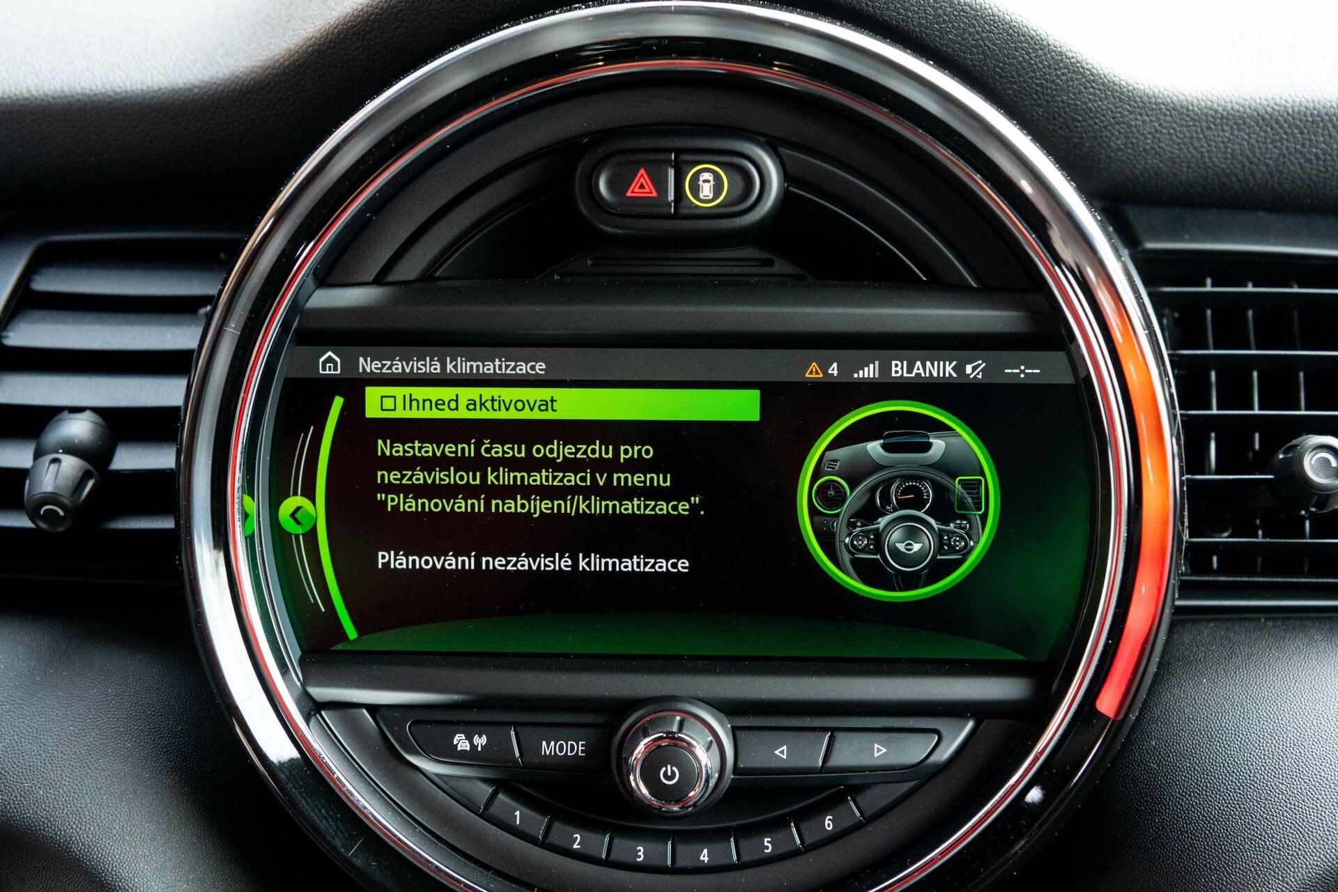 Mini Cooper SE displej