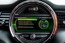 Mini Cooper SE displej