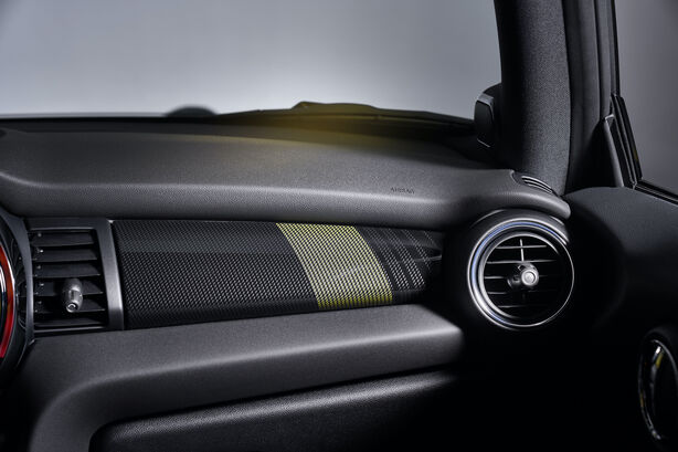 Mini Cooper SE interiér