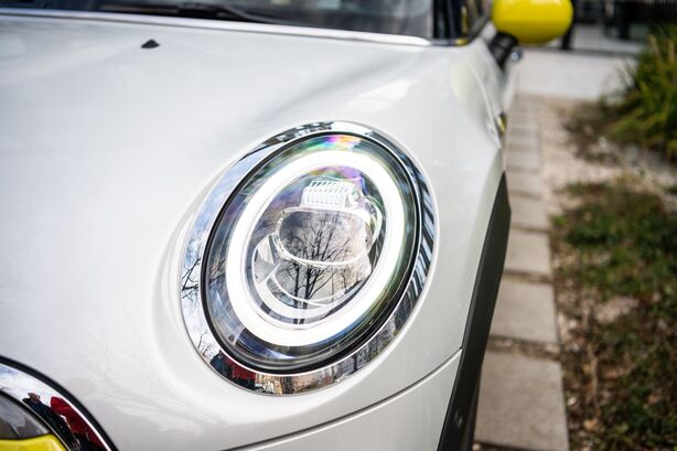 Mini Cooper SE LED světlomet