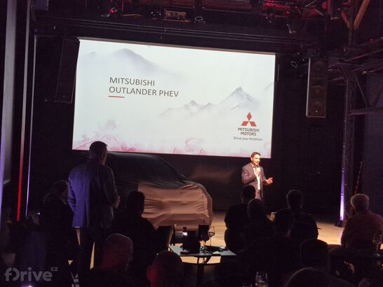 Mitsubishi Outlander (2024)