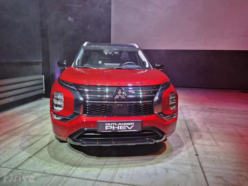 Mitsubishi Outlander (2024)