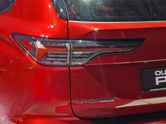 Mitsubishi Outlander (2024)