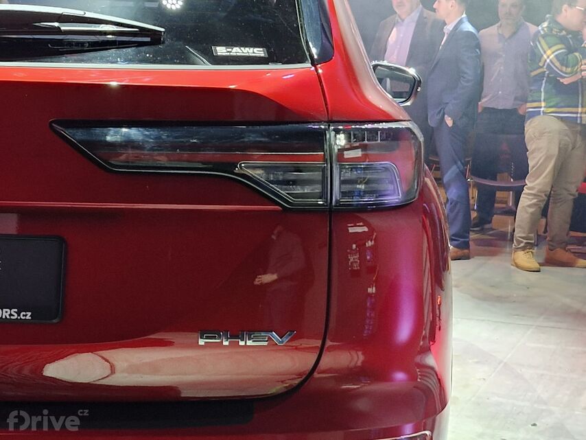 Mitsubishi Outlander (2024)