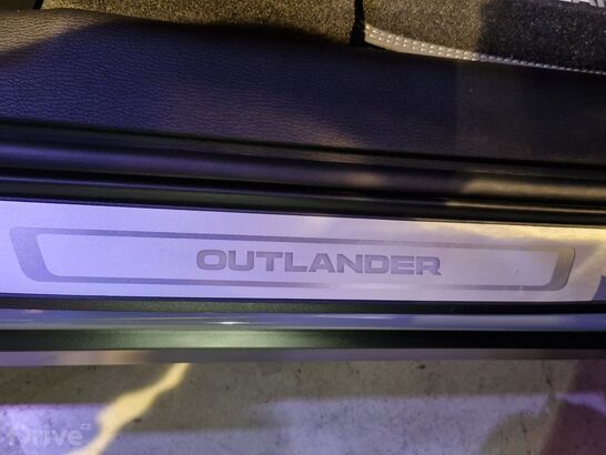 Mitsubishi Outlander (2024)