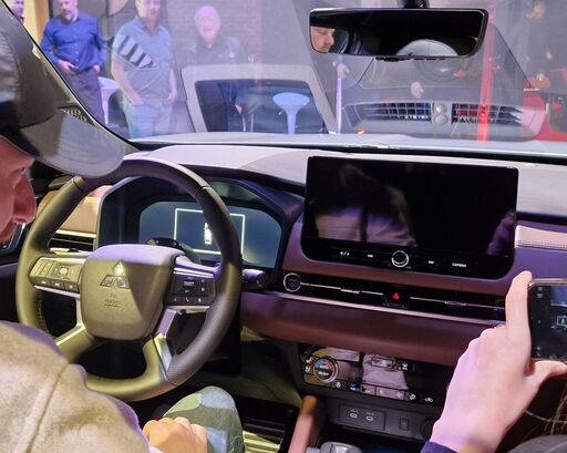 Mitsubishi Outlander (2024)