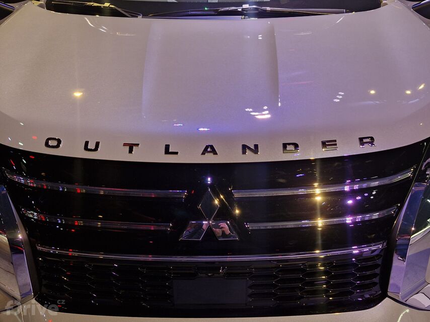 Mitsubishi Outlander (2024)