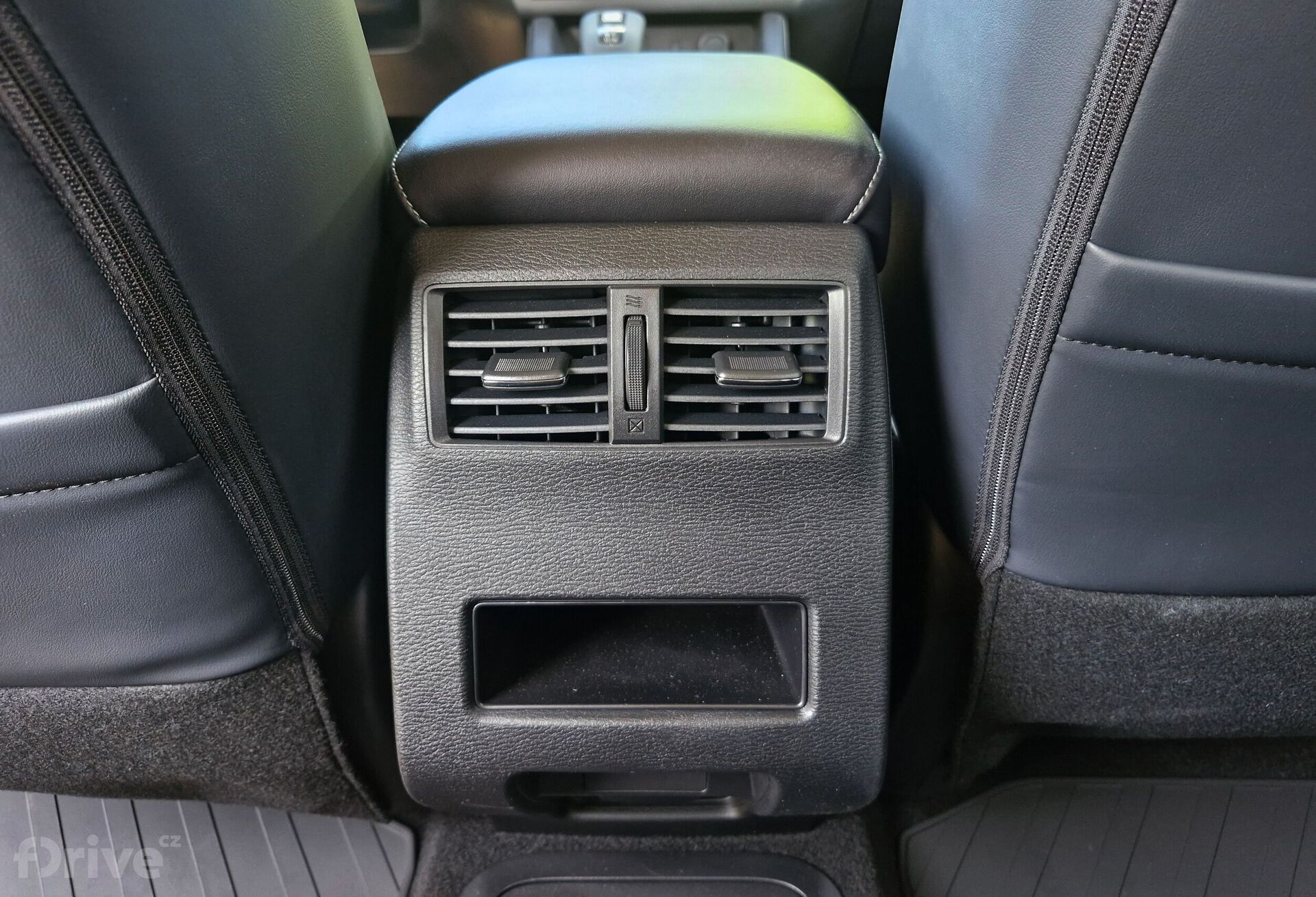 Mitsubishi Outlander (2024)