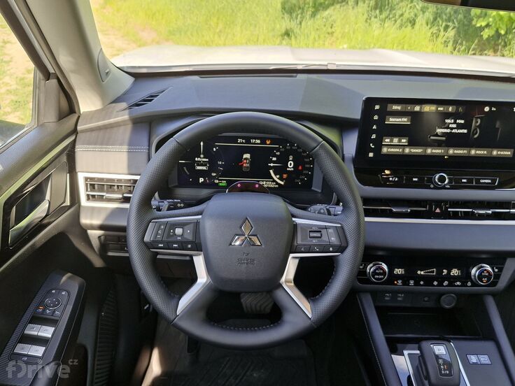 Mitsubishi Outlander (2024)