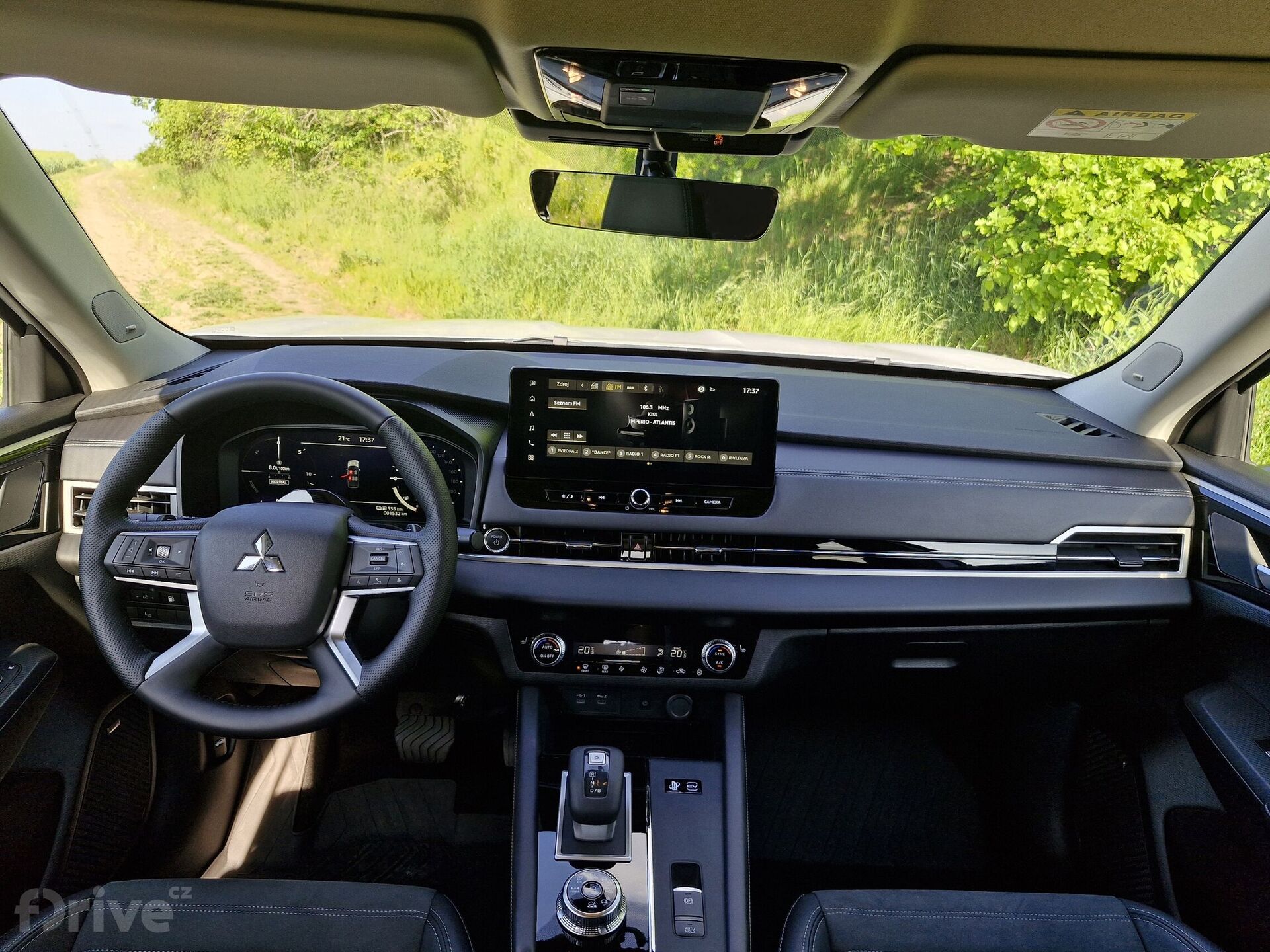 Mitsubishi Outlander (2024)