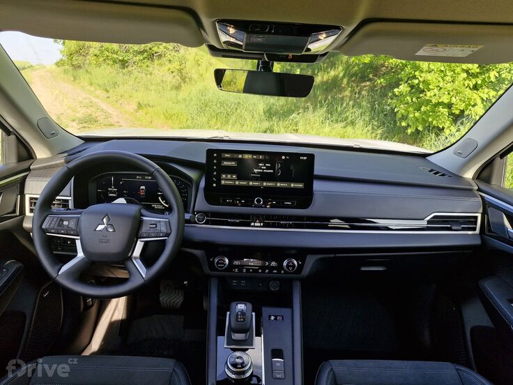 Mitsubishi Outlander (2024)