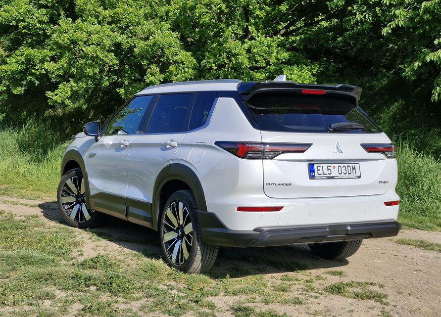 Mitsubishi Outlander (2024)