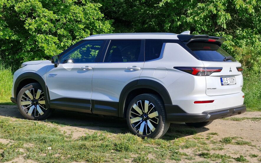 Mitsubishi Outlander (2024)