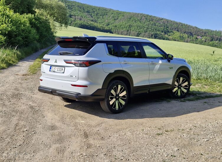 Mitsubishi Outlander (2024)