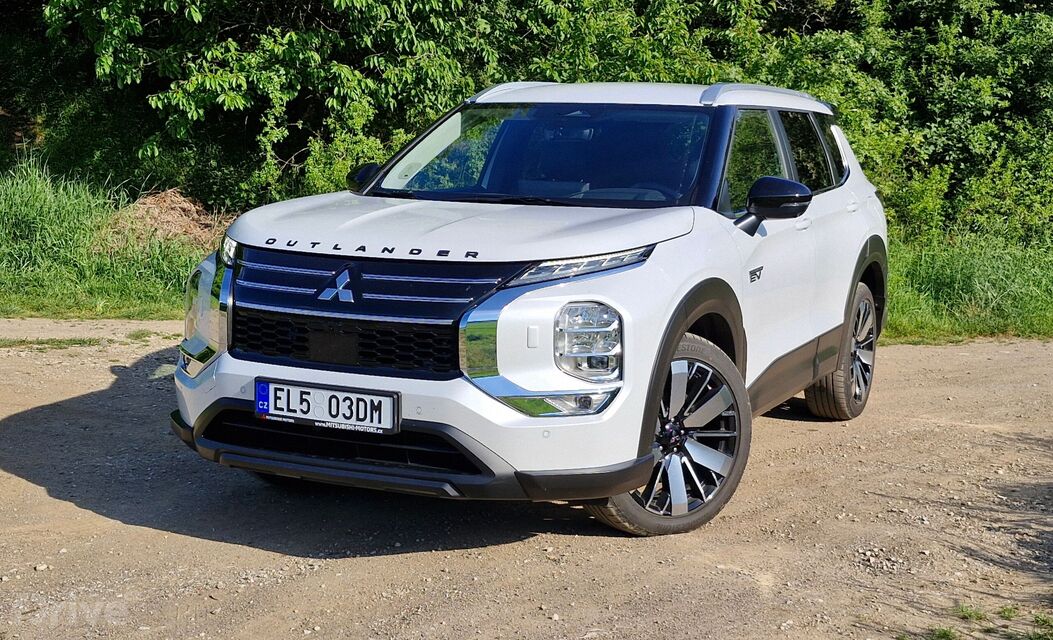 Mitsubishi Outlander (2024)