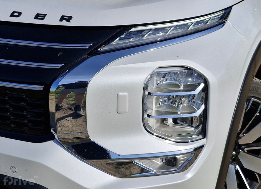 Mitsubishi Outlander (2024)