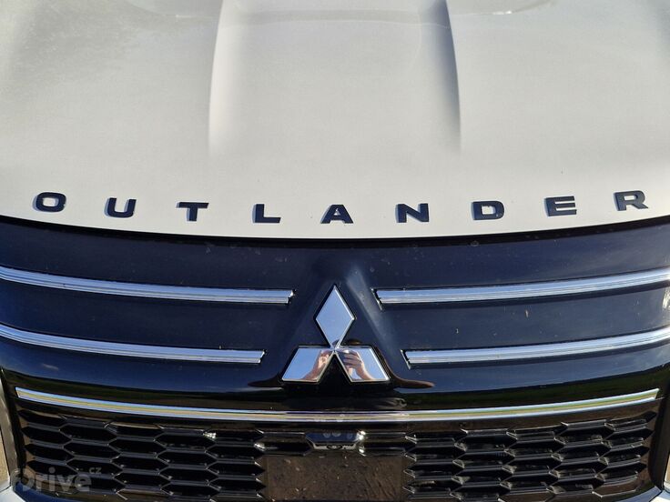 Mitsubishi Outlander (2024)