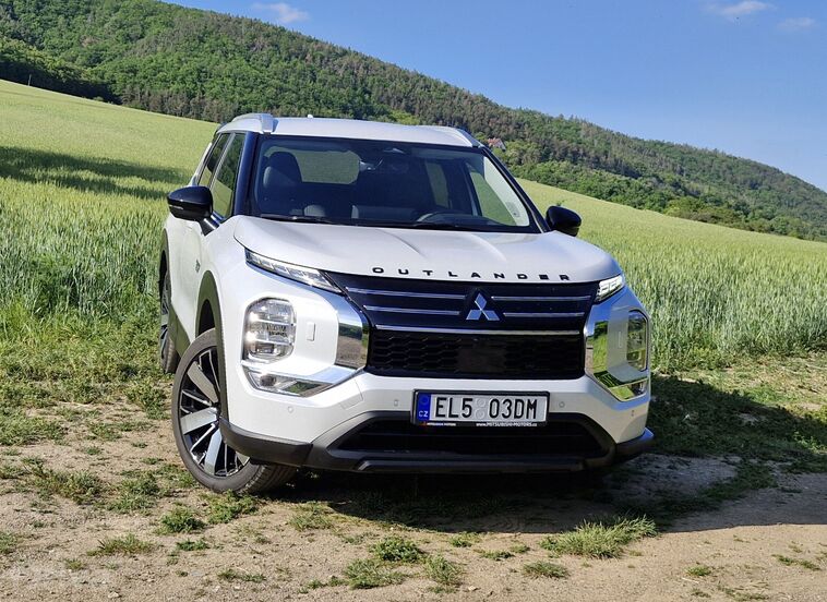 Mitsubishi Outlander (2024)