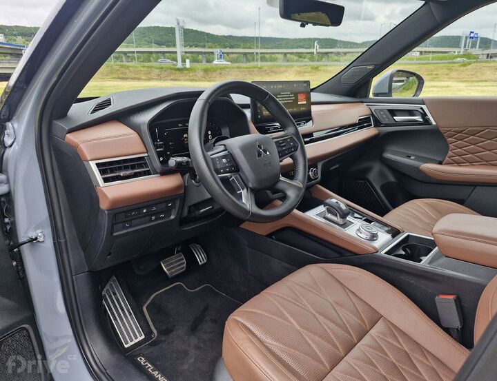 Mitsubishi Outlander (2024)